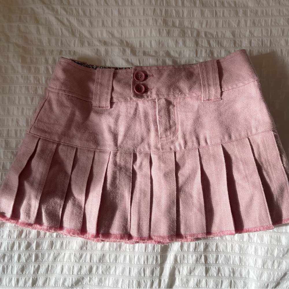 Pink pleated micro mini skirt with raw hem